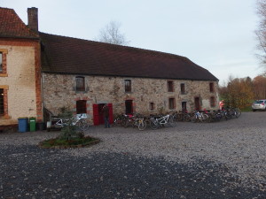 Notre gîte est dans un haras alors nos montures sont prêtes: départ dans 15 min!